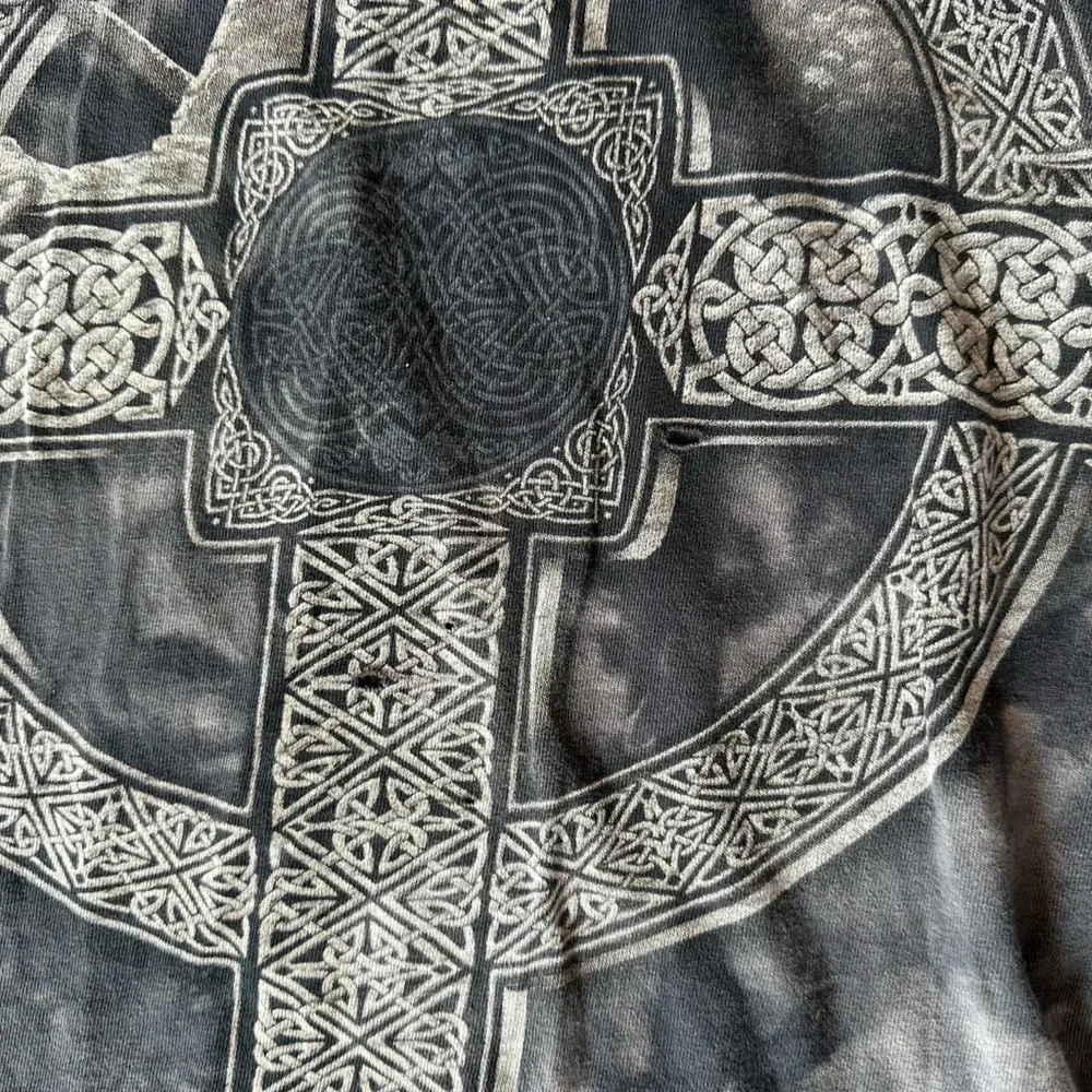 The Mountain Dragon Tie-Dye Celtic Cross Tee size XL